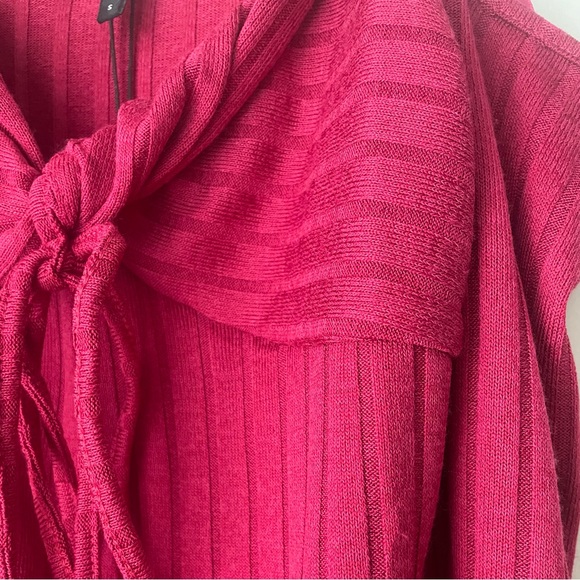 BCBGMAXAZRIA Red Cold Shoulder Knit Top Size Small - Picture 5 of 10